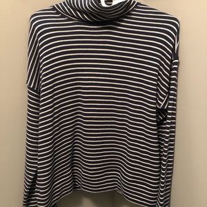 New with tags Vineyard Vines stripped funnel neck
